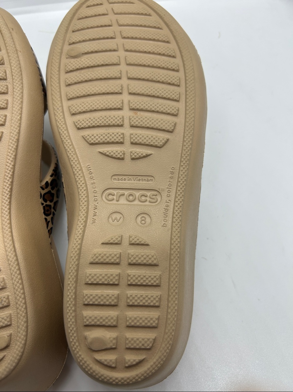 Crocs Sandals Women Sz 8 Leopard Cheetah Print Wedge Strappy Slides Animal Print - Picture 14 of 15
